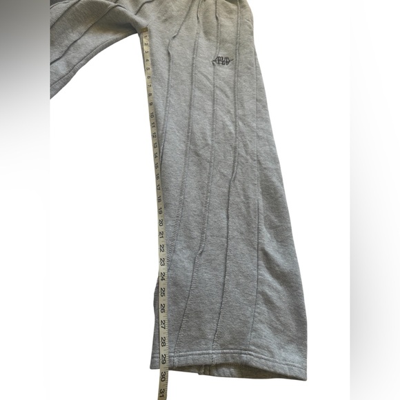 Pretty Little Thing Gray Wide Leg Textured Sweatpants Pockets Size 4 - Small - Picture 12 of 12